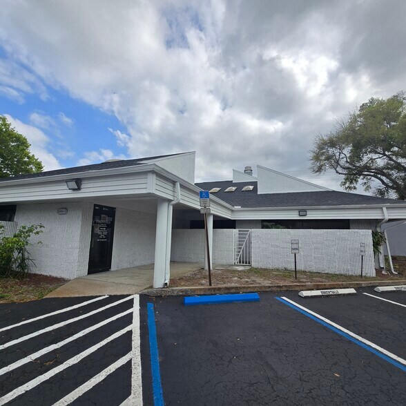 More Photos Of 617 Lakeview Rd, Clearwater Medical For Lease