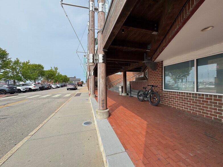 More Photos Of 75 Long Wharf Mall, Newport Hotel For Lease