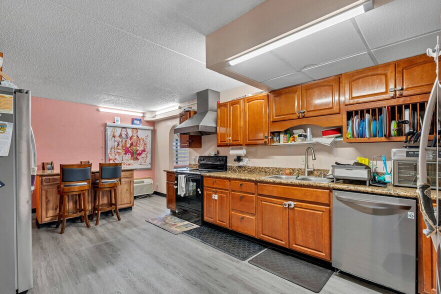 More Photos Of 3232 N Summit St, Arkansas City Hotel For Sale
