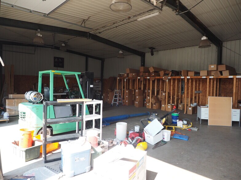 More Photos Of 9430 N Karen Dr, Mooresville Light Distribution For Lease