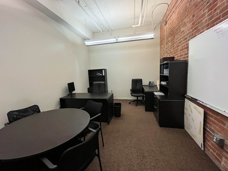 More Photos Of 1457 E 40th St, Cleveland Showroom For Lease