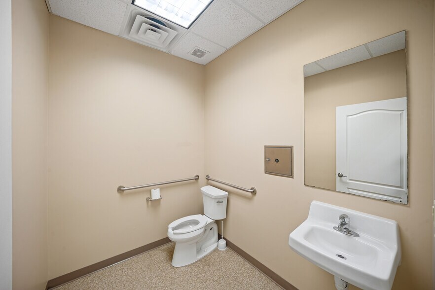 More Photos Of 4626 Riverstone Blvd, Missouri City Medical For Sale