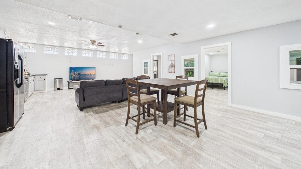 More Photos Of 2123 15th St, Lubbock Apartments For Sale