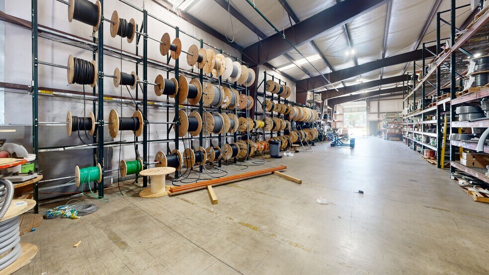 More Photos Of 1201 E Lake Francis Dr, Siloam Springs Warehouse For Lease