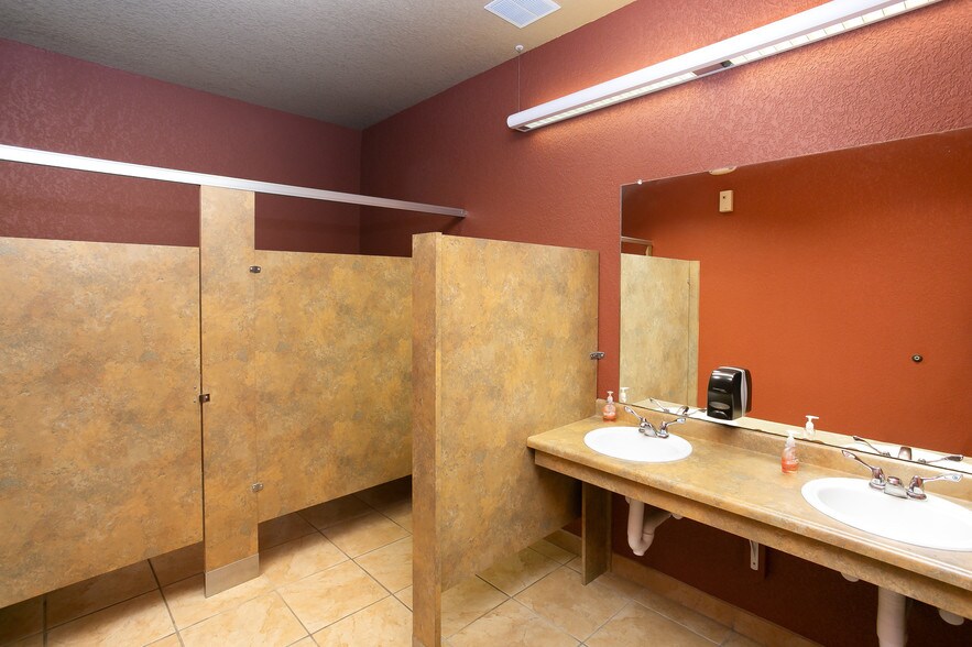 More Photos Of 2634 Kerrybrook Ct, San Antonio Medical For Lease