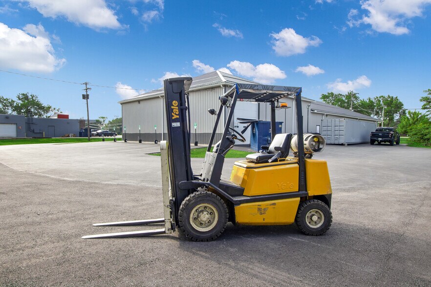 More Photos Of 13394 Broadway St, Alden Freestanding For Sale