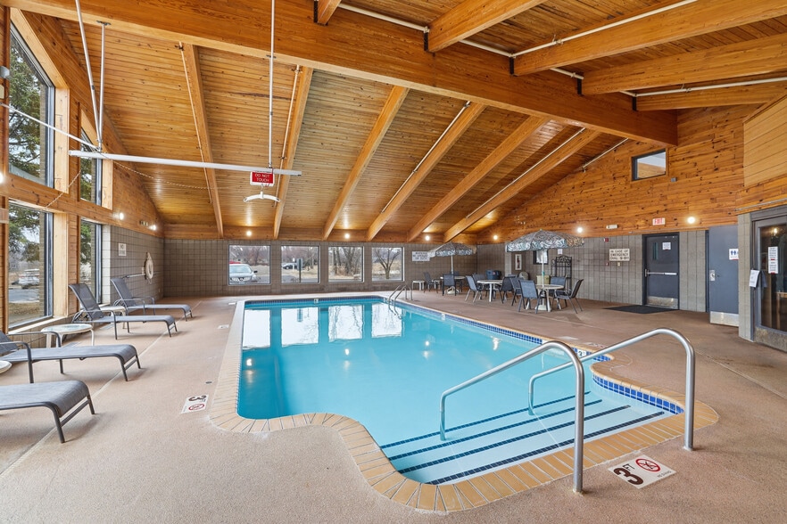 More Photos Of 4675 White Bear Pky, White Bear Lake Hotel For Sale