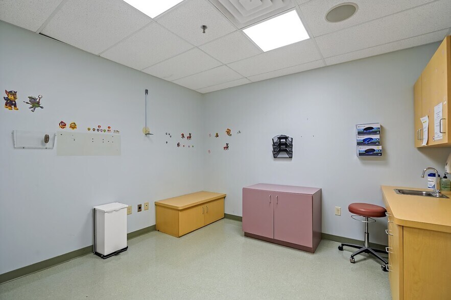 More Photos Of 192 Route 117 by Pass Rd, Bedford Hills Storefront For Lease