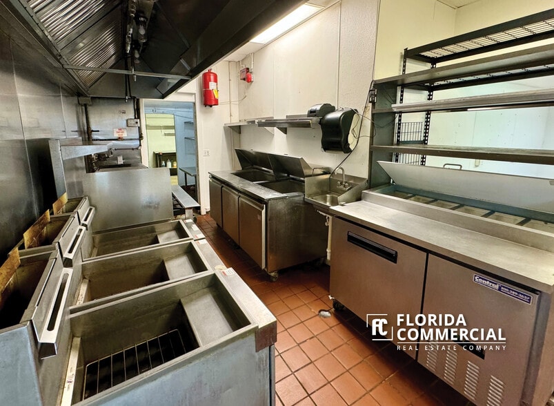More Photos Of 300 SW Federal Hwy, Stuart Restaurant For Sale
