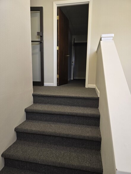 More Photos Of 146 Horizon Ct, Lakeland Office Residential For Lease