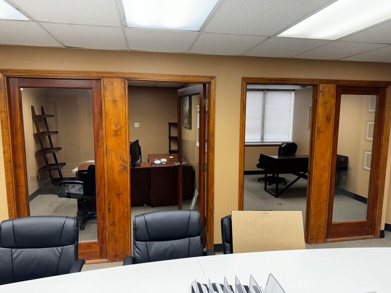 More Photos Of 4228 S Hocker Dr, Independence Office For Sale
