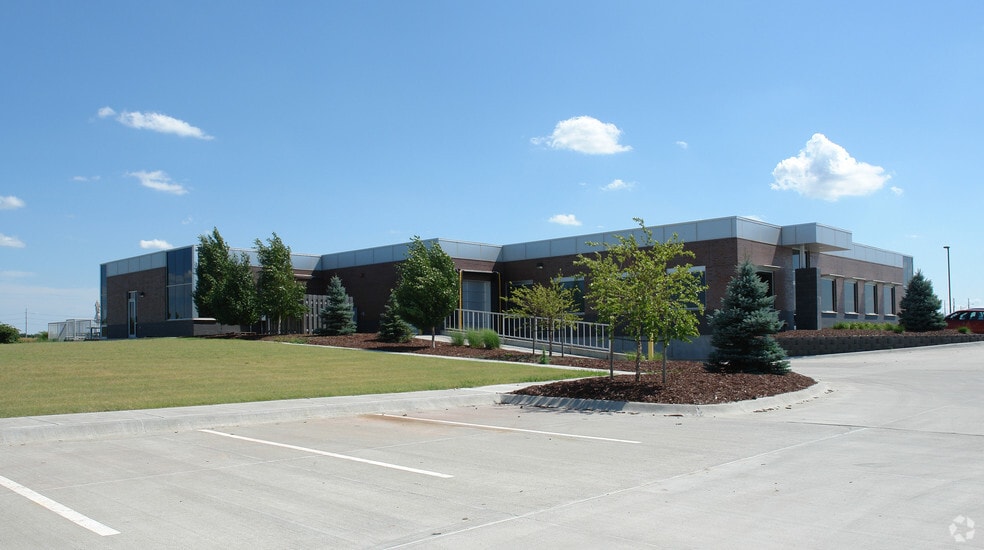 More Photos Of 3333 Landmark Cir, Lincoln Office For Lease