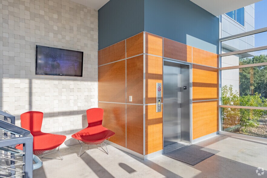 More Photos Of 10820 Shawnee Mission Pky, Shawnee Office For Lease