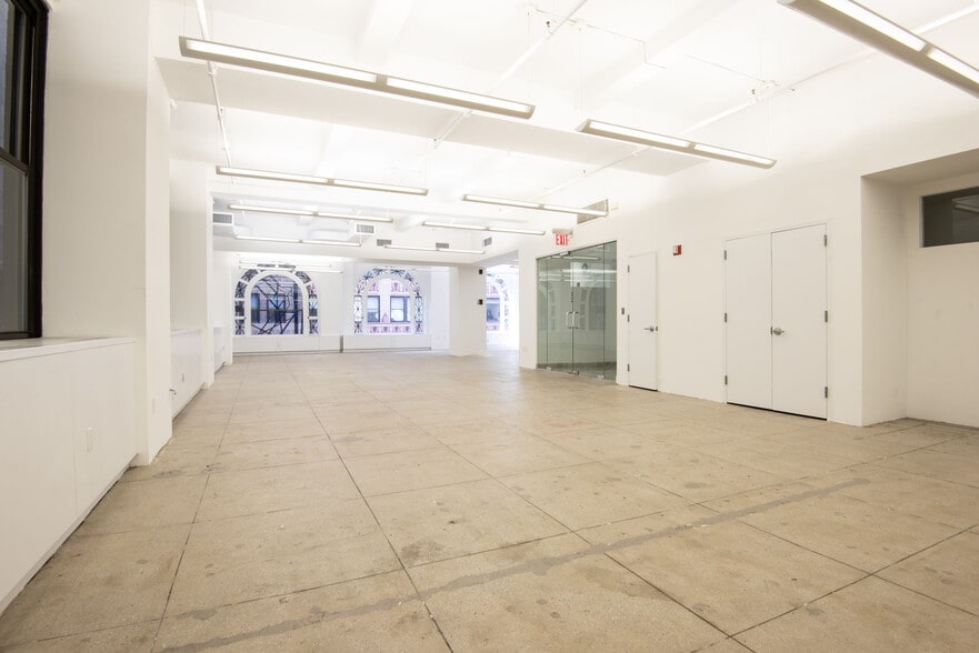 More Photos Of 37 W 39th St, New York Office For Lease