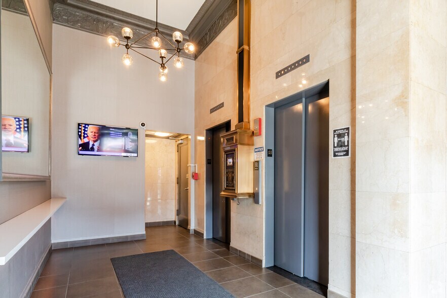 More Photos Of 1200 N Ashland Ave, Chicago Office For Lease