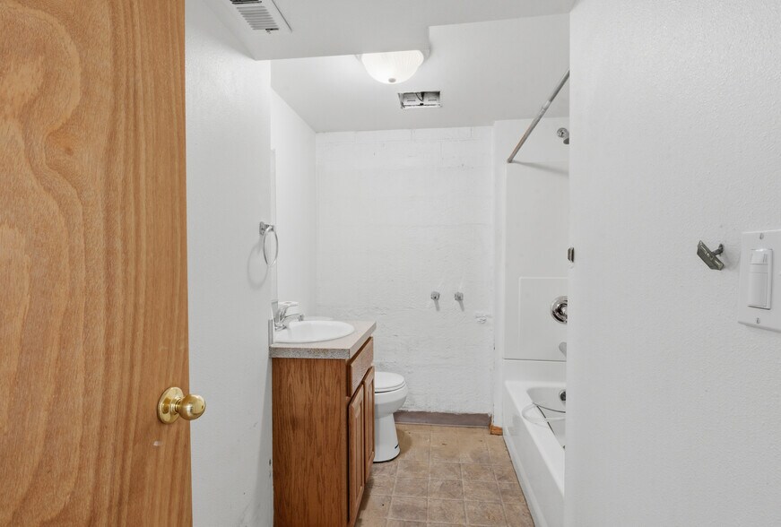More Photos Of 715 S McLoughlin Blvd, Oregon City Apartments For Sale
