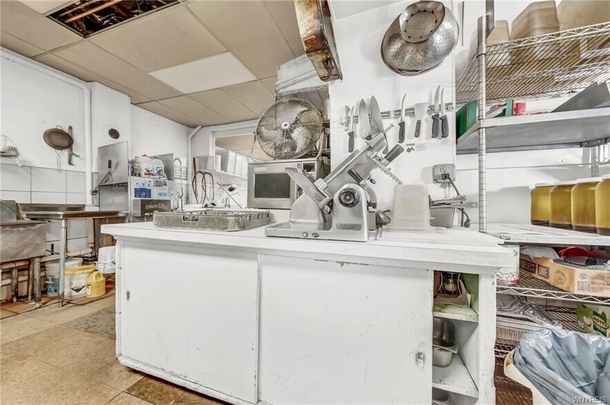 More Photos Of 3019 Pine Ave, Niagara Falls Restaurant For Sale