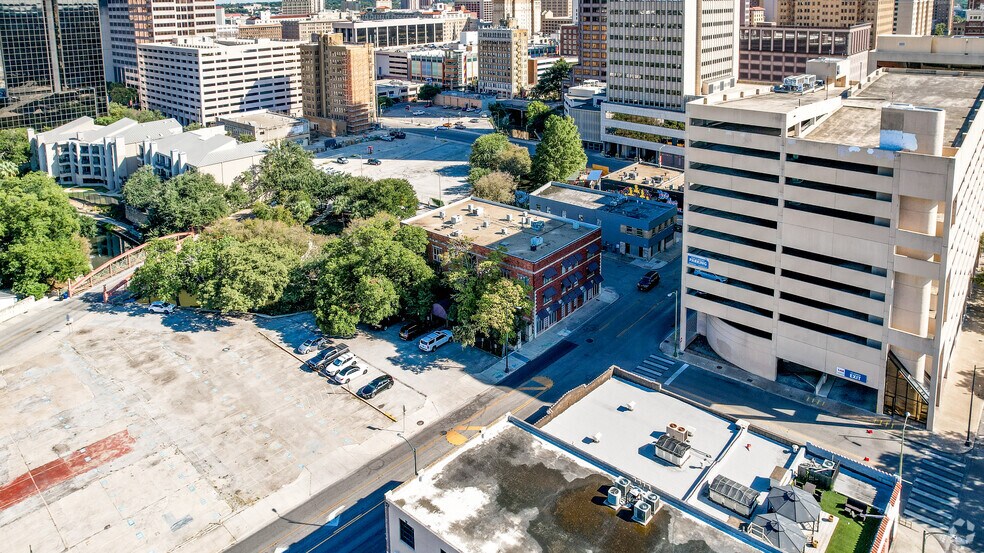 More Photos Of 454 Soledad St, San Antonio Office For Lease