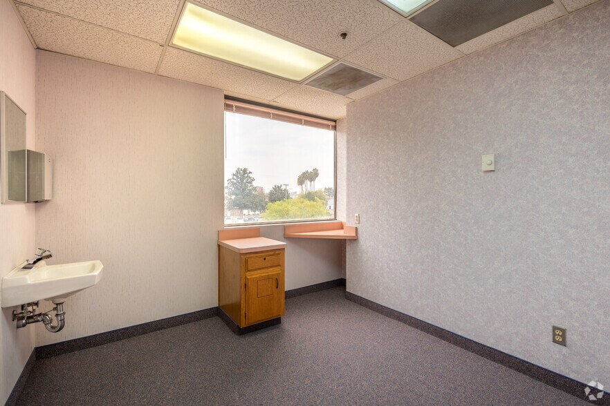More Photos Of 4000 Physicians Blvd, Bakersfield Medical For Sale