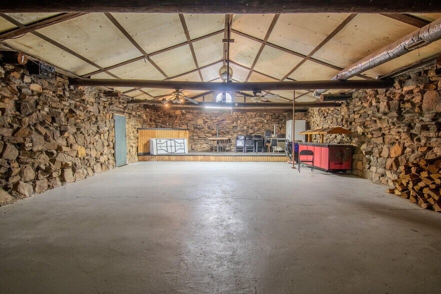 More Photos Of 18400 E B Hwy, Sheldon Flex For Sale