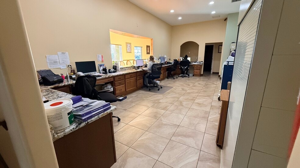 More Photos Of 717 Imar Dr, Sun City Center Medical For Lease