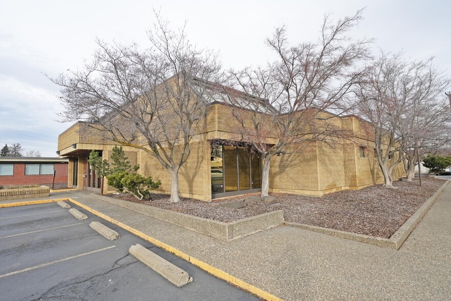 More Photos Of 401 S 12th Ave, Yakima Medical For Sale