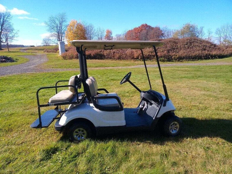 More Photos Of 224 Michael Ln, New Berlin Racetrack For Sale