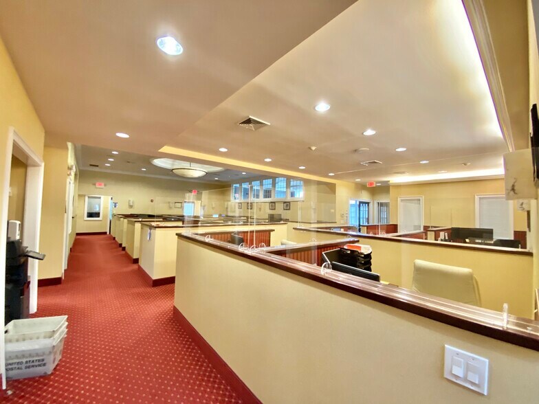 More Photos Of 25 Nassau Ln, Island Park Office For Sale