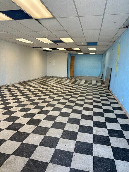More Photos Of 15191 7th St, Victorville General Retail For Sale