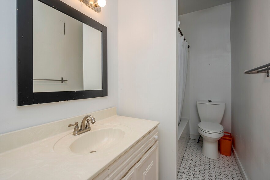 More Photos Of 199 E Loudon Ave, Lexington Office Residential For Sale