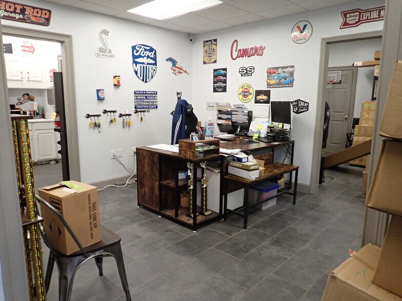 More Photos Of 160 Etowah Trace, Fayetteville Warehouse For Sale