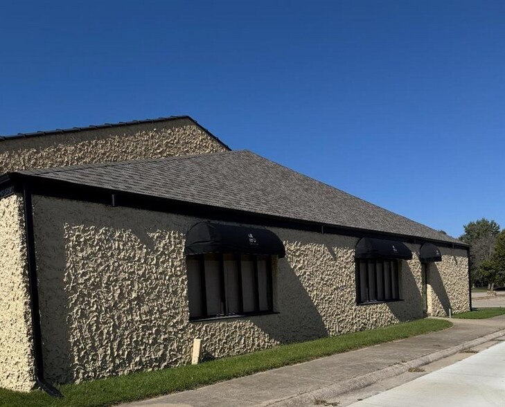 More Photos Of 2960 4th St SW, Mason City Restaurant For Sale