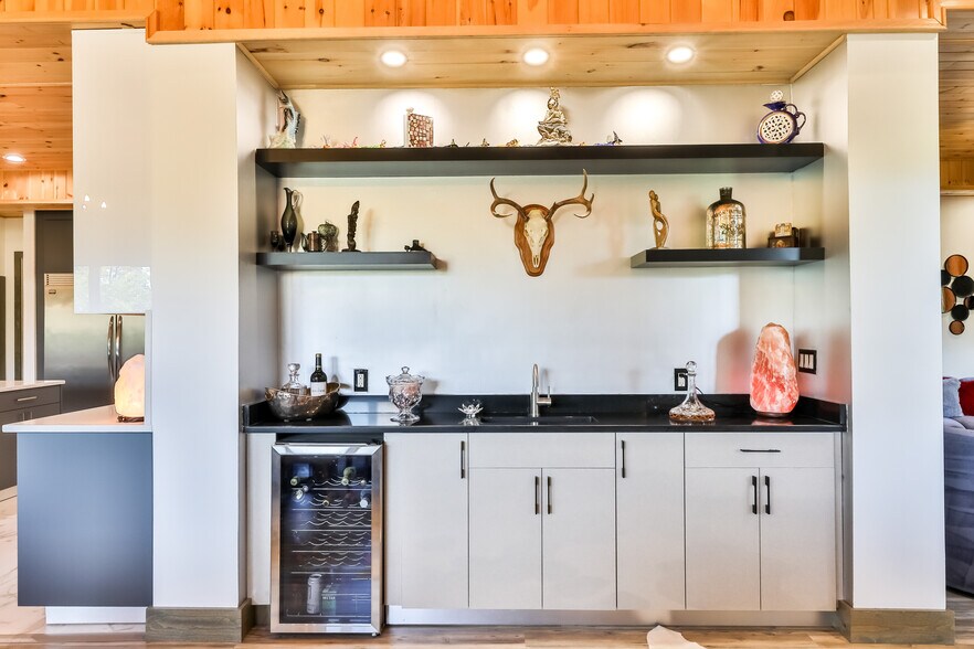 More Photos Of 19 Palsgraf Ct., Elka Park Showroom For Sale