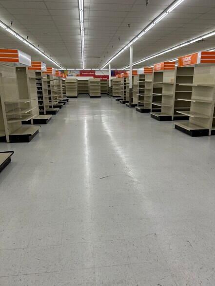 More Photos Of 21640 Bear Valley Rd, Apple Valley Storefront For Sale