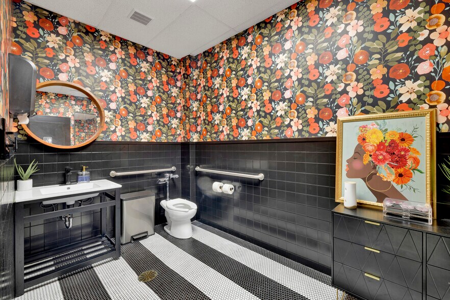 More Photos Of 589 Bessemer Super Hwy, Midfield General Retail For Sale