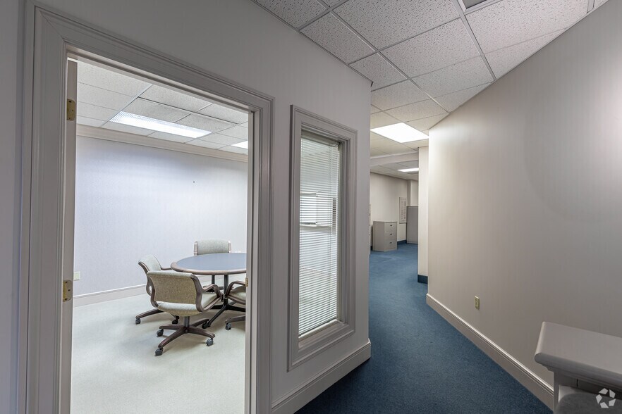 More Photos Of 1351 Main St, Springfield Office For Lease