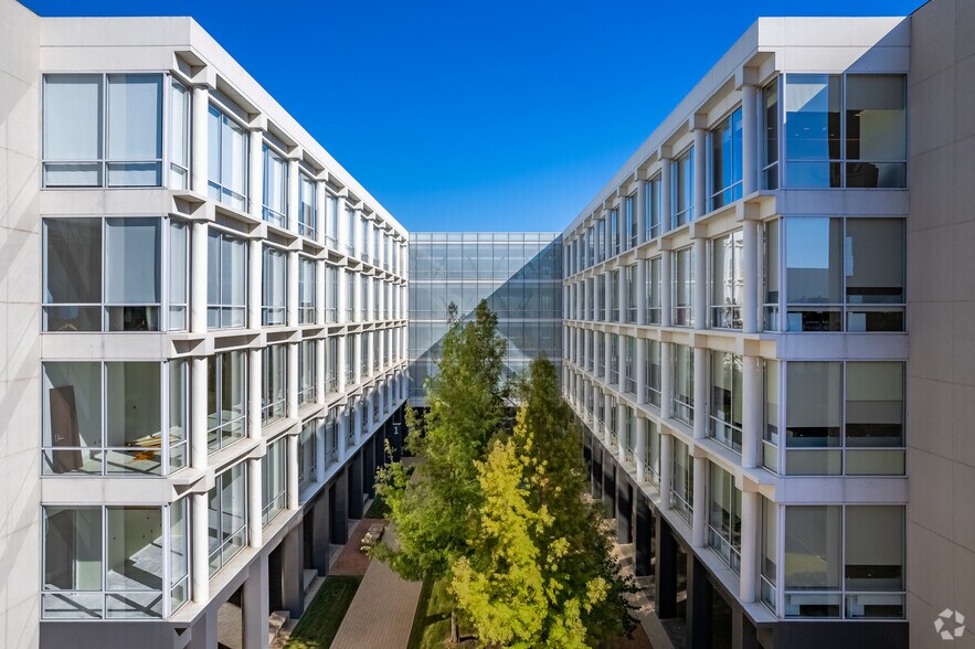 More Photos Of 1500 Solana Blvd, Westlake Unknown For Lease