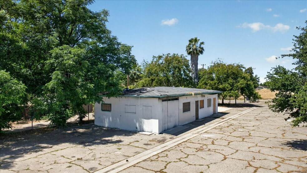 More Photos Of 1232 San Joaquin St, Fresno Office For Lease