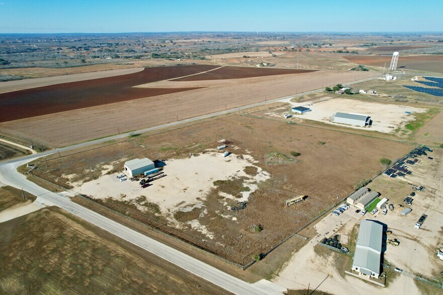 More Photos Of 101 Rancho Grande, Floresville Service For Sale