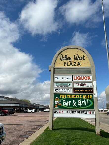 More Photos Of 945 S Marion Rd, Sioux Falls Storefront For Lease