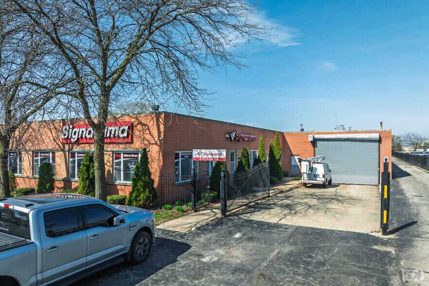 Primary Photo Of 8080-8088 McCormick Blvd, Skokie Manufacturing For Lease