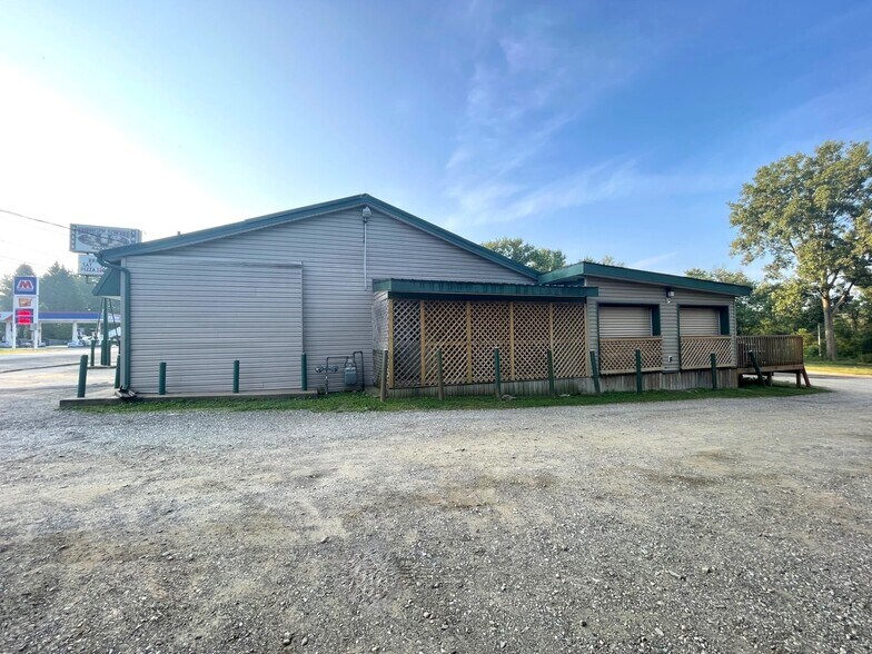 More Photos Of 2521 Waynesburg Dr SE, Canton General Retail For Sale