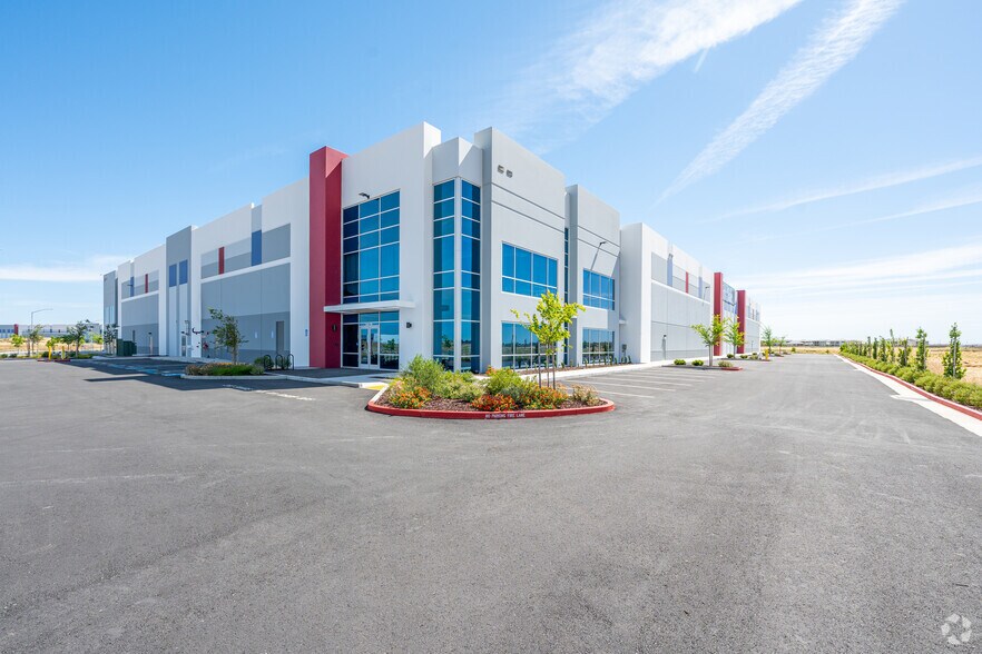 More Photos Of 7070 Badiee Dr, Sacramento Warehouse For Lease