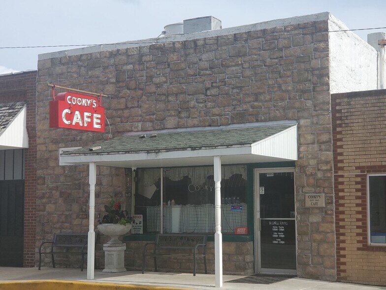 Primary Photo Of 519 Main St, Golden City General Retail For Sale