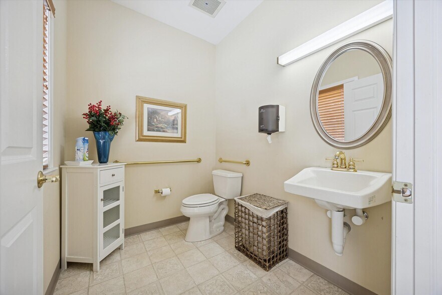 More Photos Of 326 Main St, Harleysville Office For Sale