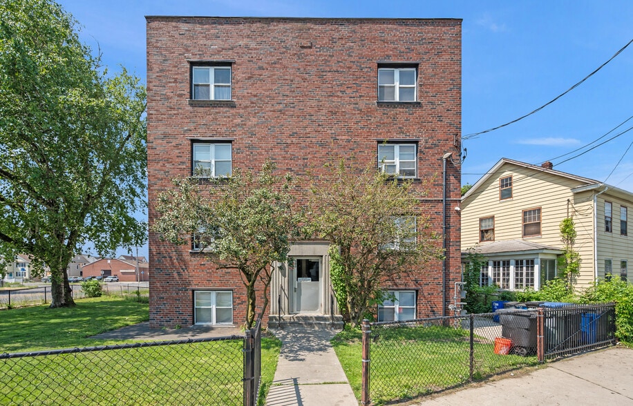 Primary Photo Of 305 Parrott Ave, Bridgeport Apartments For Sale
