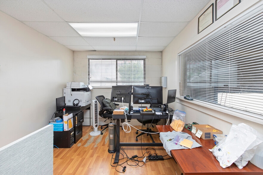 More Photos Of 479 10th St, San Francisco Service For Sale