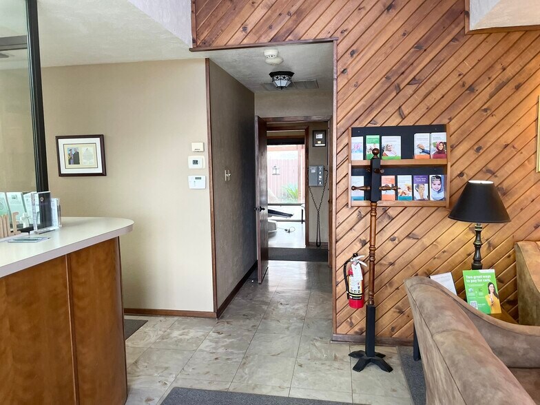 More Photos Of 325 General Cavazos Blvd, Kingsville Office For Sale