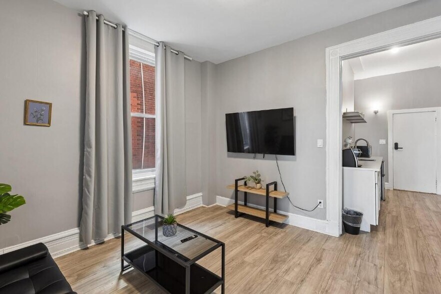 More Photos Of 1611 S Broad St, Philadelphia Specialty For Sale
