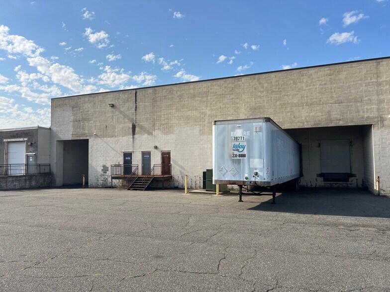More Photos Of 365 Blair Rd, Avenel Warehouse For Lease